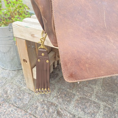 Hühnergalgen, Braun