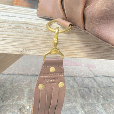 Hühnergalgen, Braun