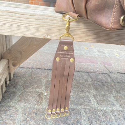 Hühnergalgen, Braun