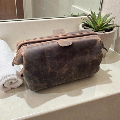 TREND toilet bag in Crazy Horse leather