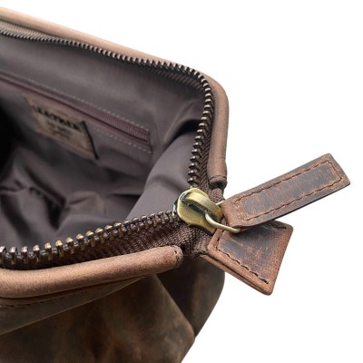TREND toilet bag in Crazy Horse leather